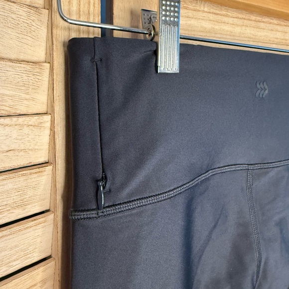 All in Motion black Leggings - Picture 4 of 4